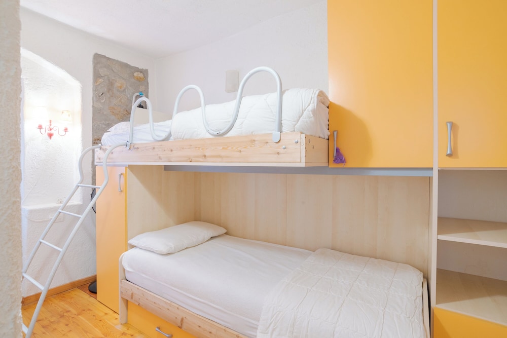 Family Apartment, Multiple Bedrooms, Mountainside (Belmonte Balcone) photo 3