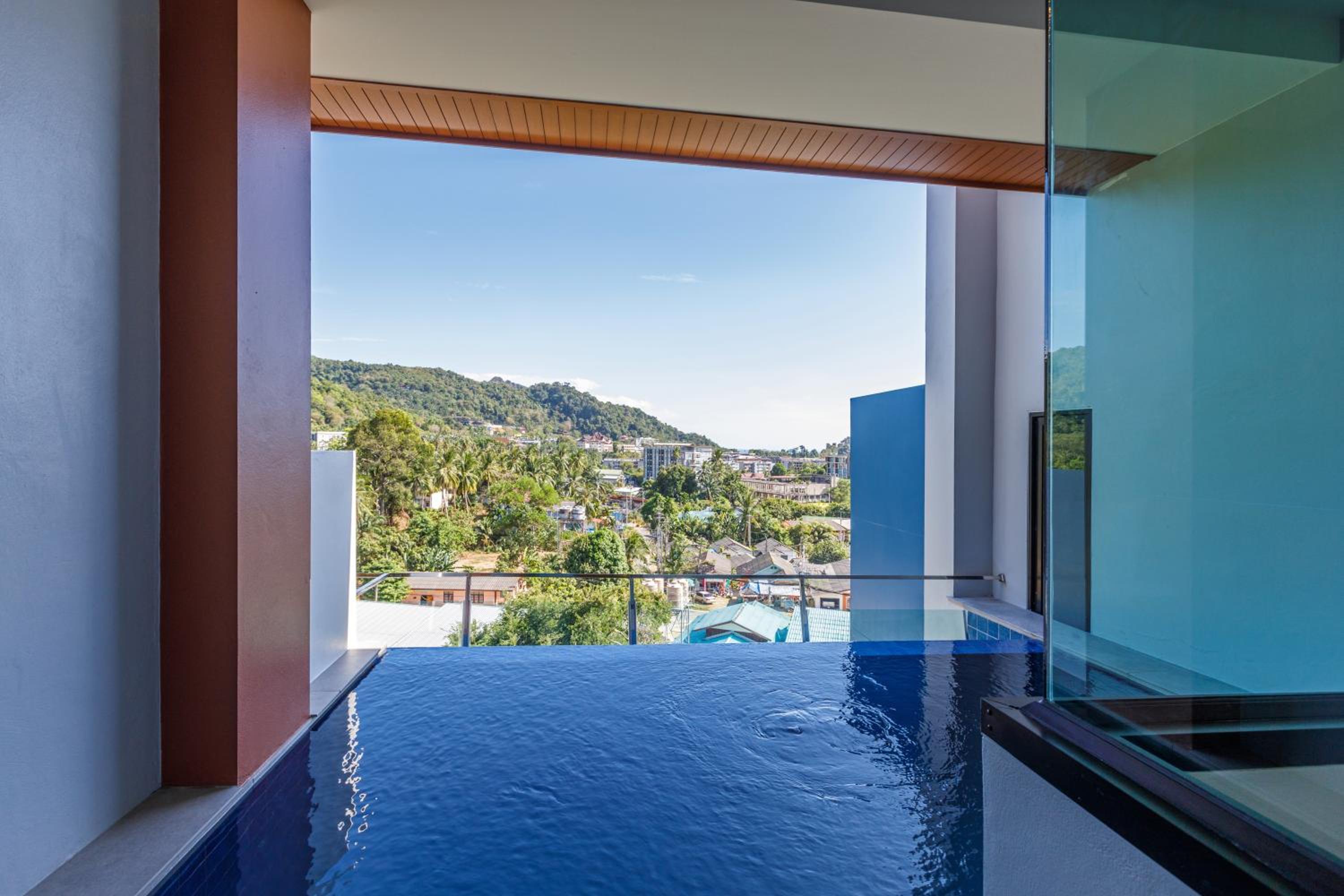 Family Room with Private Pool - Photo 10