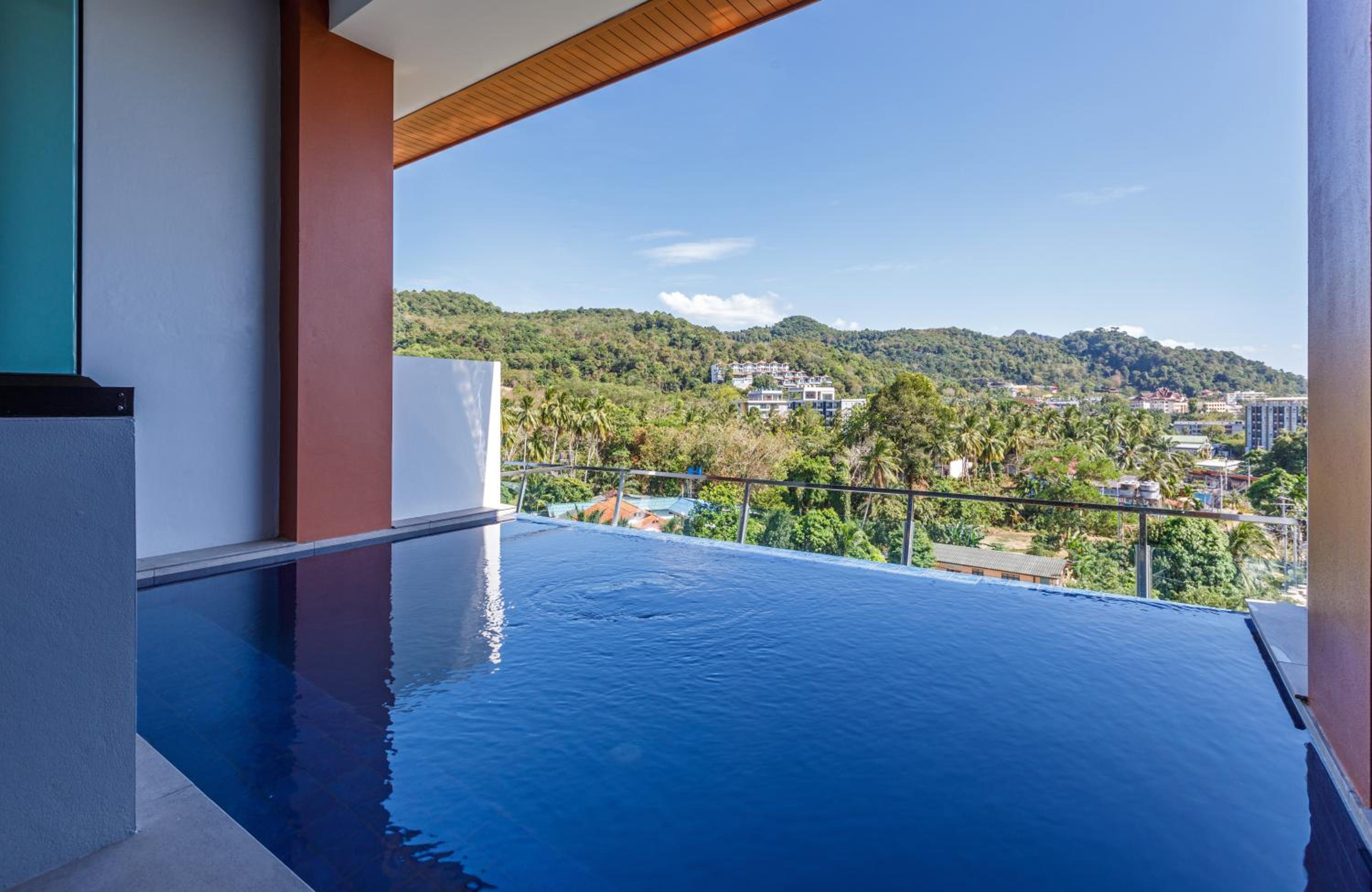 Family Room with Private Pool - Photo 9