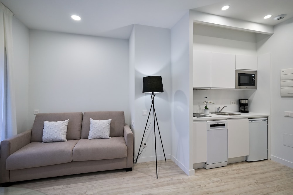 Executive Suite, 1 Queen Bed, Accessible photo 2