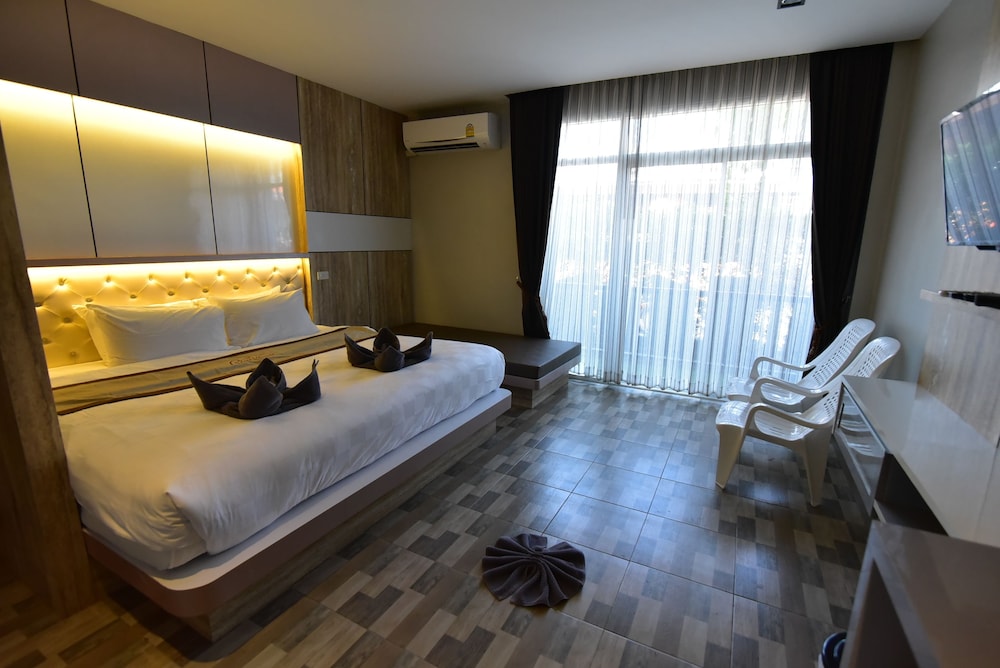 Deluxe Double or Twin Room, 1 Bedroom, City View photo 3