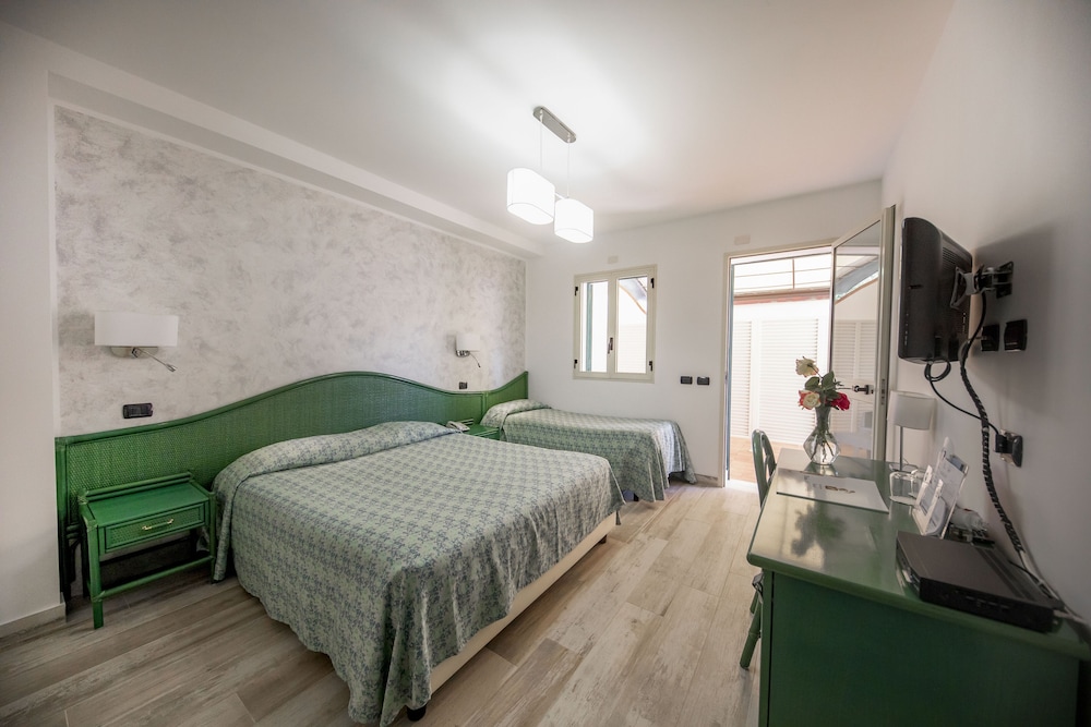 Classic Triple Room - Photo 3