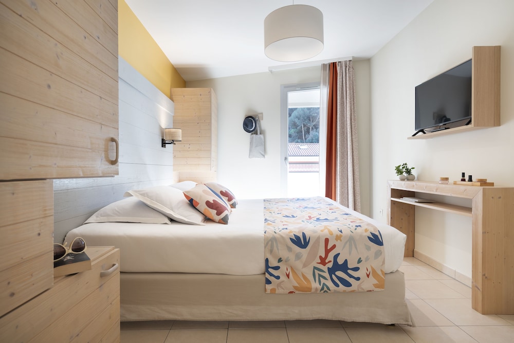 Apartment 6 people - 2 bedrooms - Balcony - South facing - Air Conditioning Renovated
