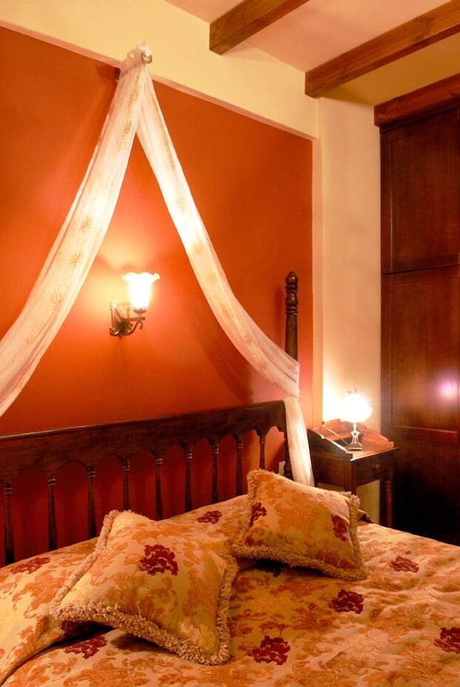 Executive Suite, Fireplace, Mountain View photo 3