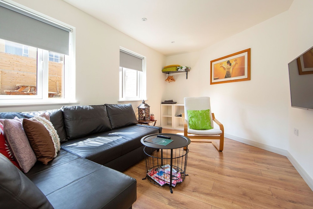 Apartment, Private Bathroom, Courtyard View - Photo 10