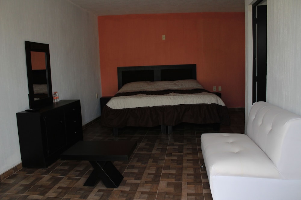 Traditional Room, 1 King Bed, Garden View photo 1
