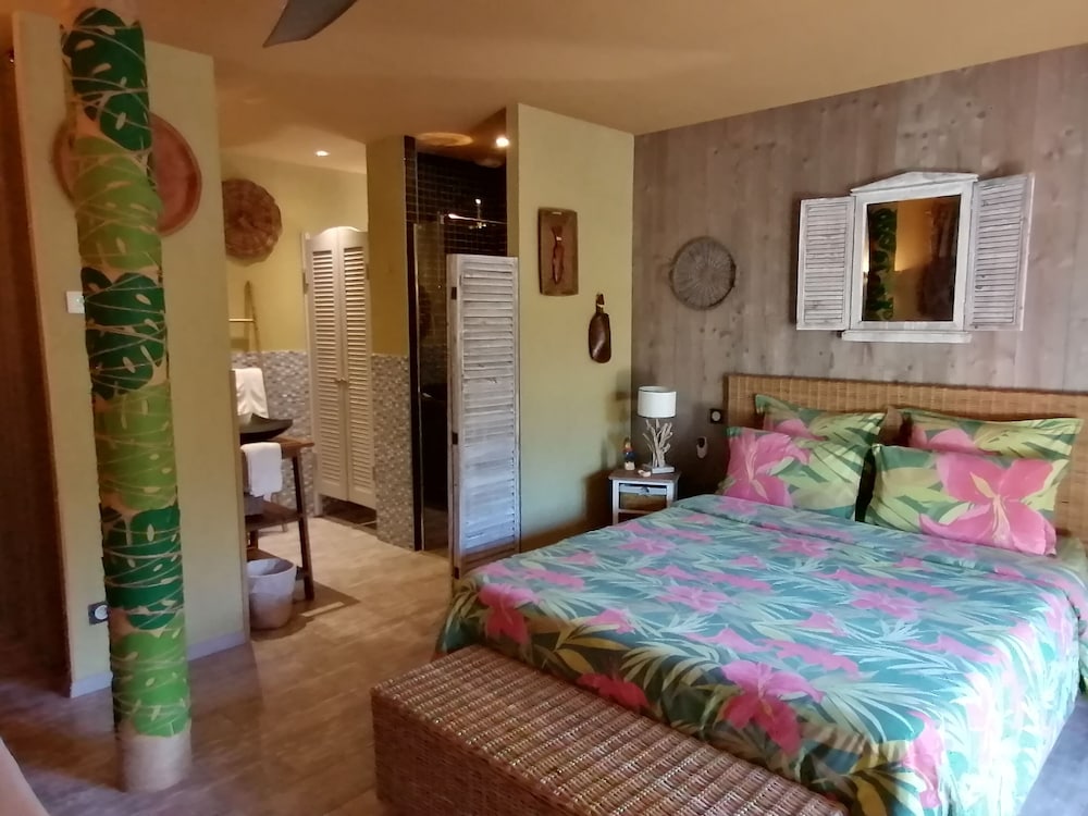 Classic Double Room, Pool View