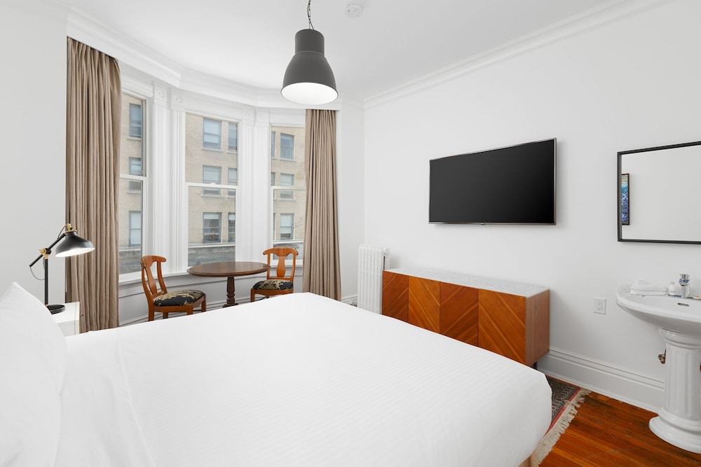 Standard Room 1 King Bed, Separate Shared Bathroom