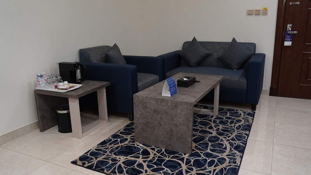 Executive Suite - Photo 1