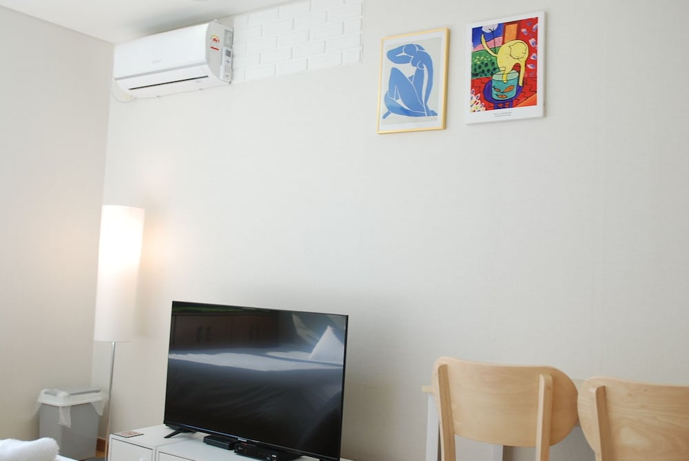 Deluxe Studio
