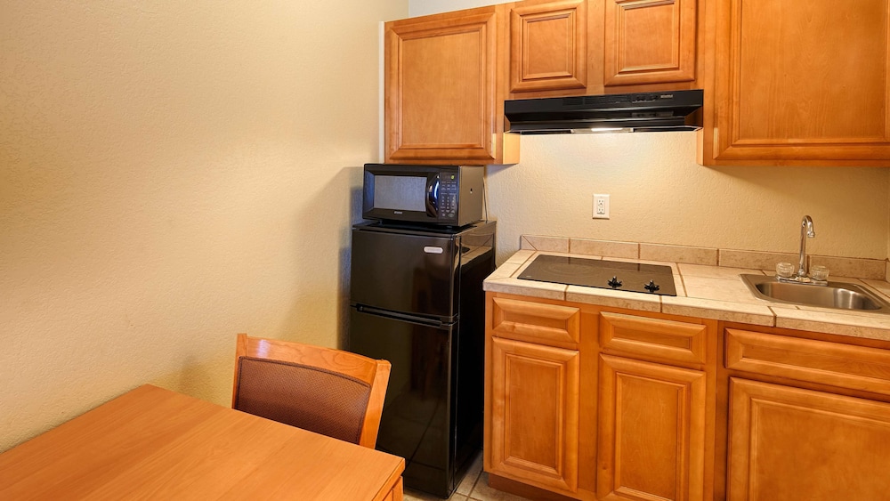 Standard Room, 2 Queen Beds, Non Smoking, Kitchenette photo 2