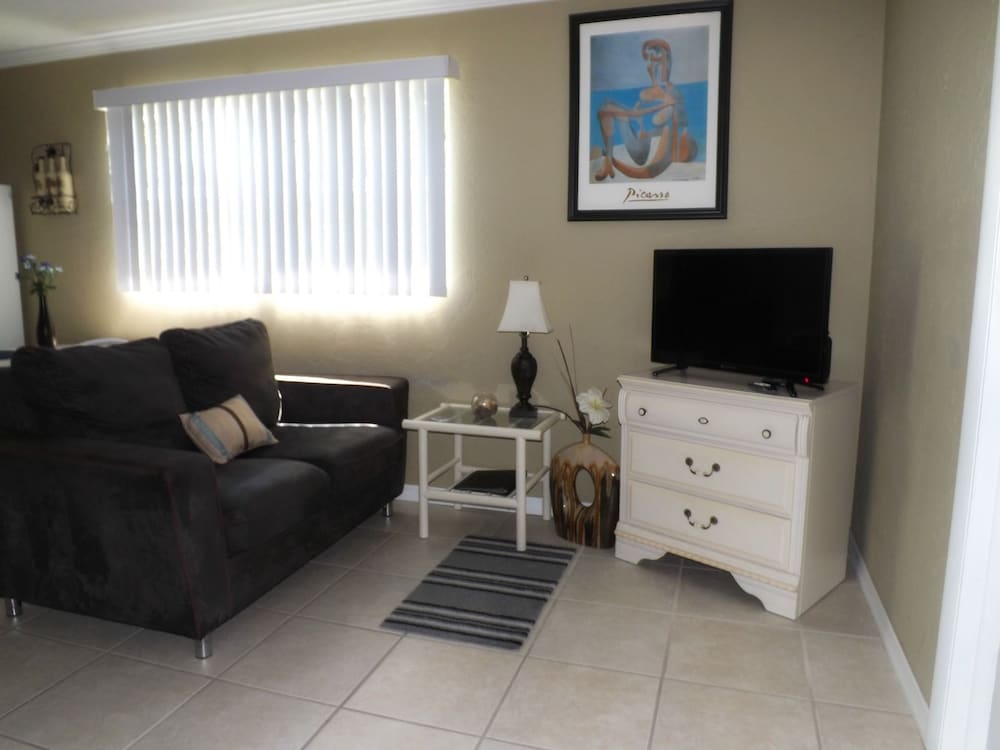 Family Double Room, Multiple Beds, Kitchenette photo 3