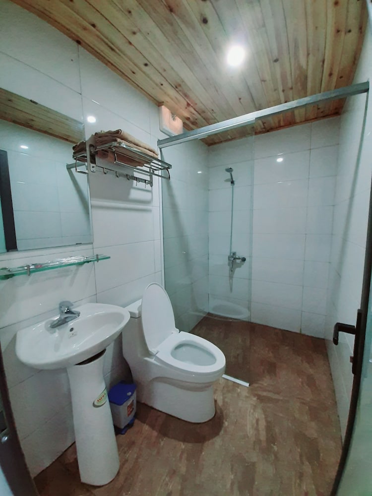 Deluxe Room, 1 King Bed, Non Smoking, Mountain View - Photo 3