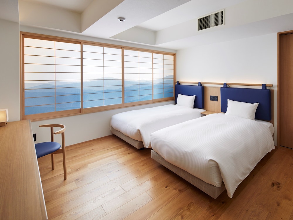 Premier Twin Room, Non Smoking - Photo 1