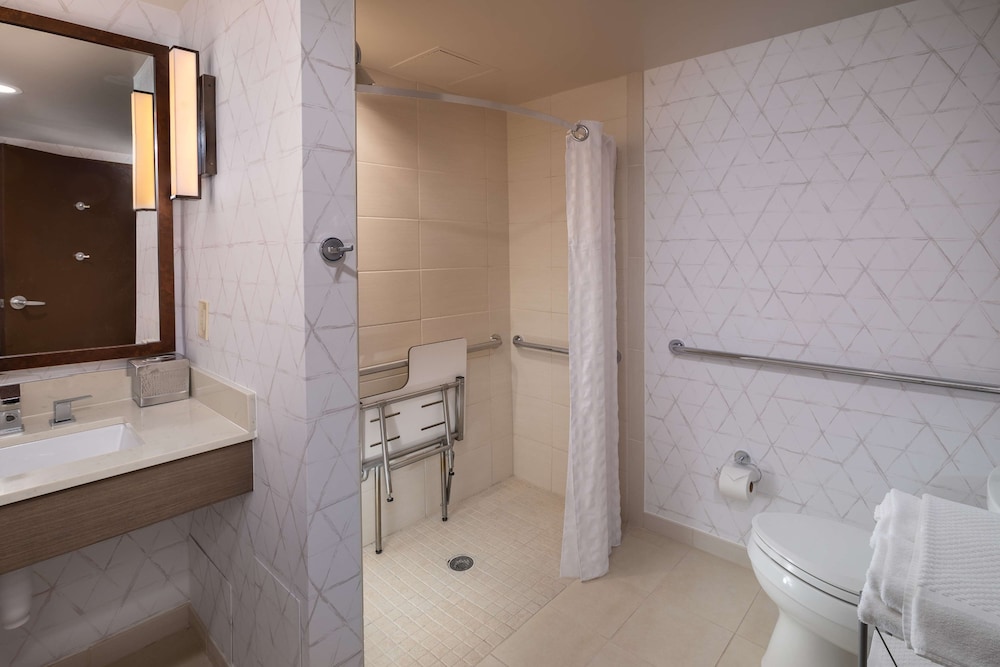 Room, Accessible - Photo 4
