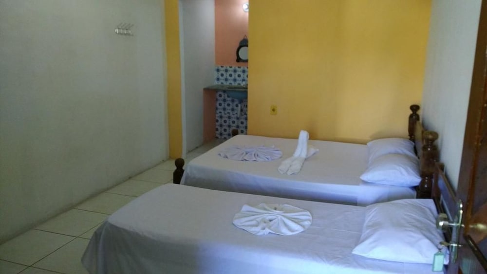 Economy Triple Room photo 2