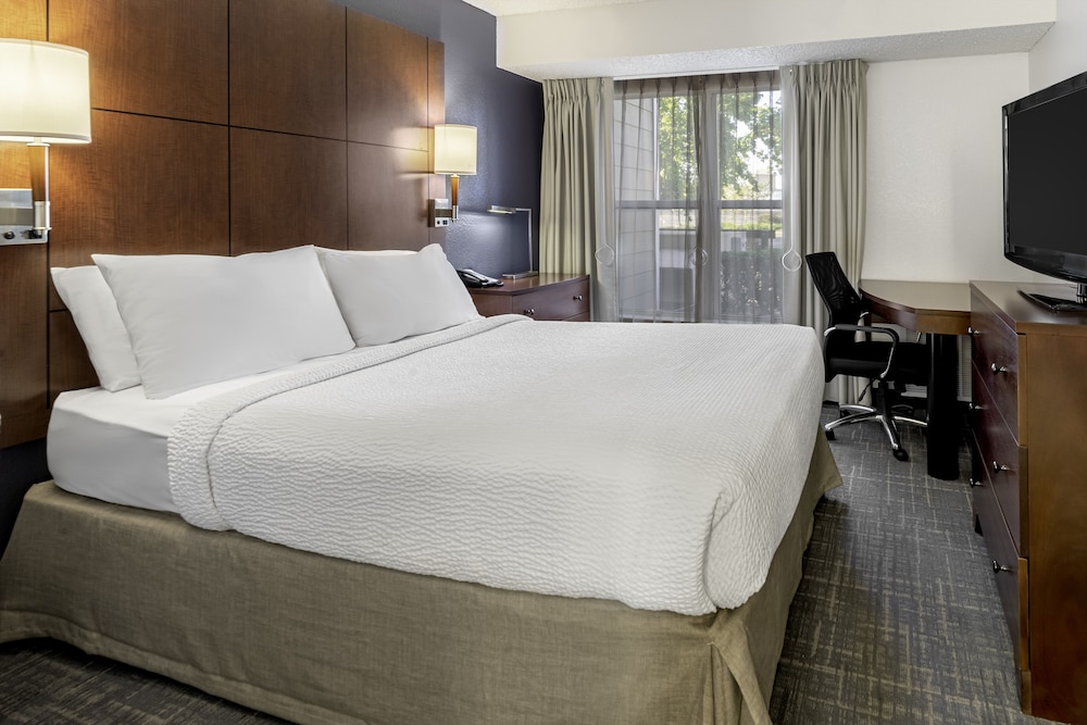 Studio, 1 King Bed with Sofa bed (Mobility/Hearing Accessible, Tub) photo 3
