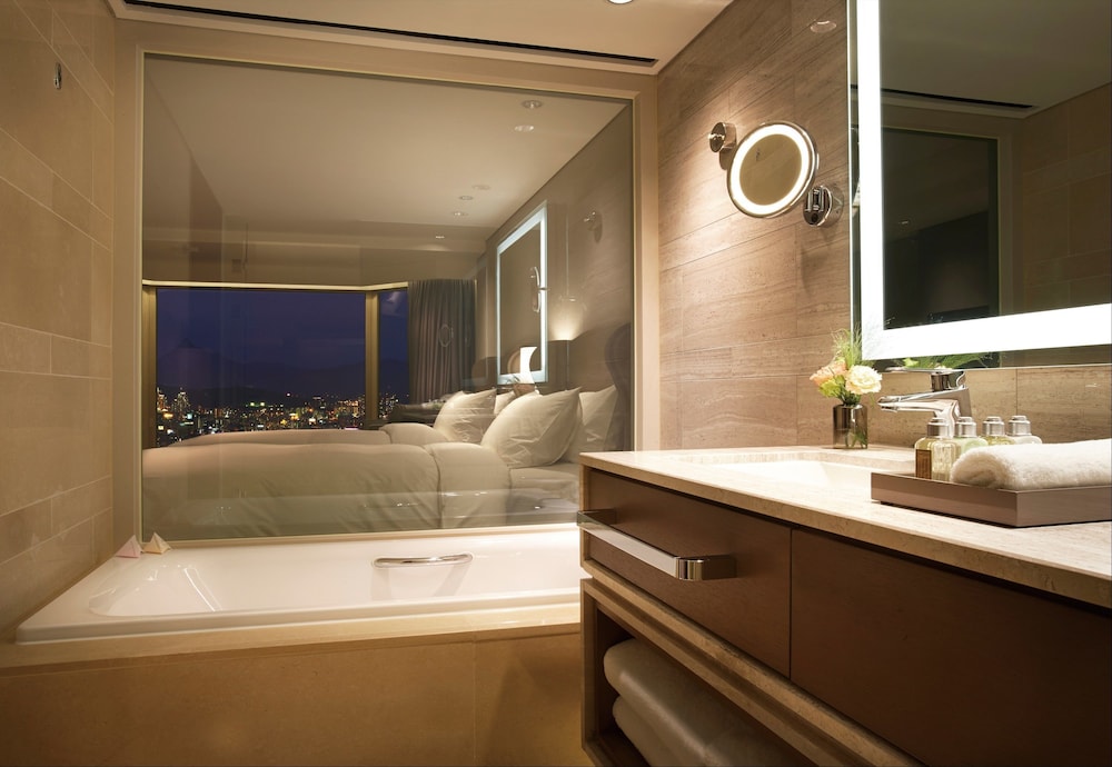 Deluxe Double Room, City View (Annex Building) - Photo 5