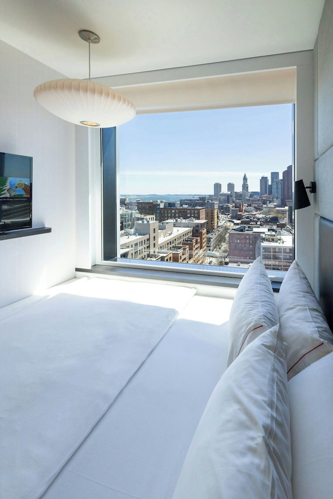 Premium Room, 1 King Bed (View) - Photo 6