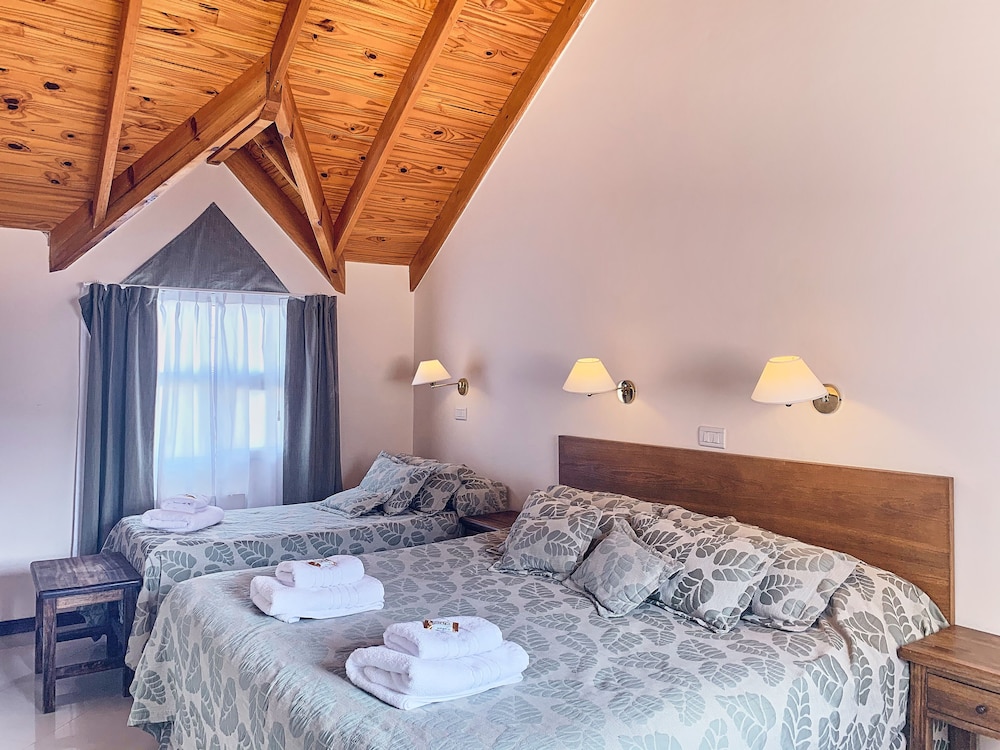 Comfort Triple Room, 1 Bedroom, Private Bathroom, Hill View photo 1
