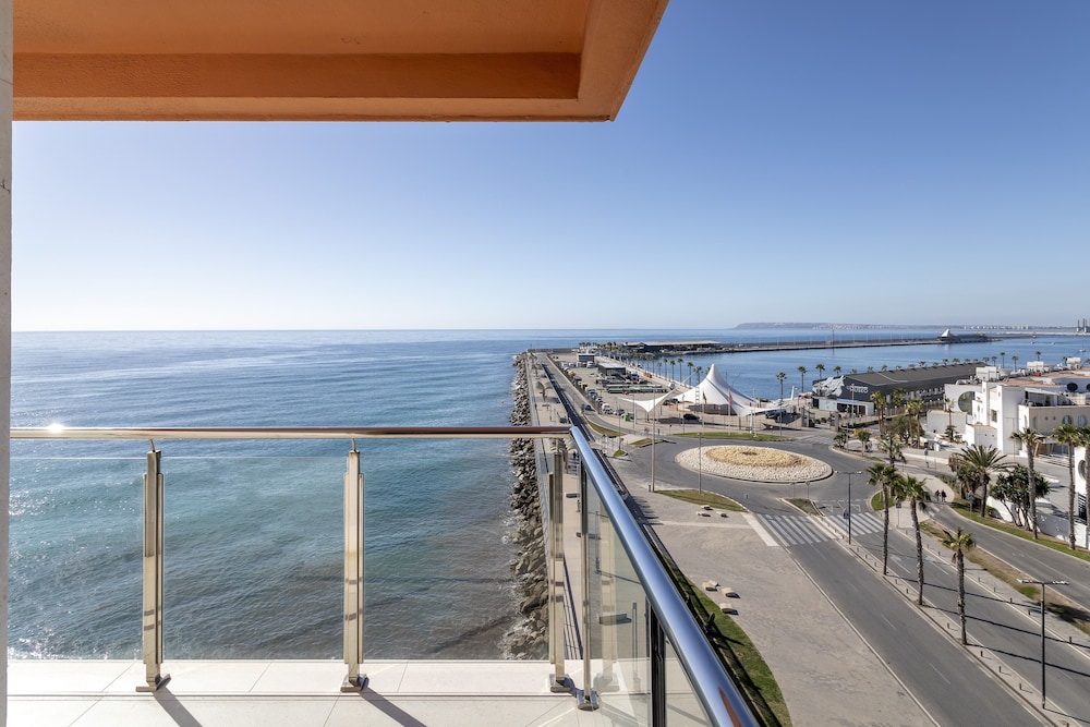 The Innside Premium Room Harbour View - Photo 4