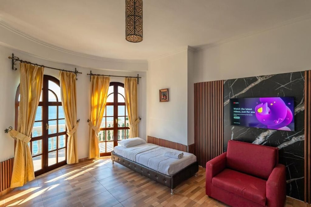 Classic Triple Room, Sea View photo 3