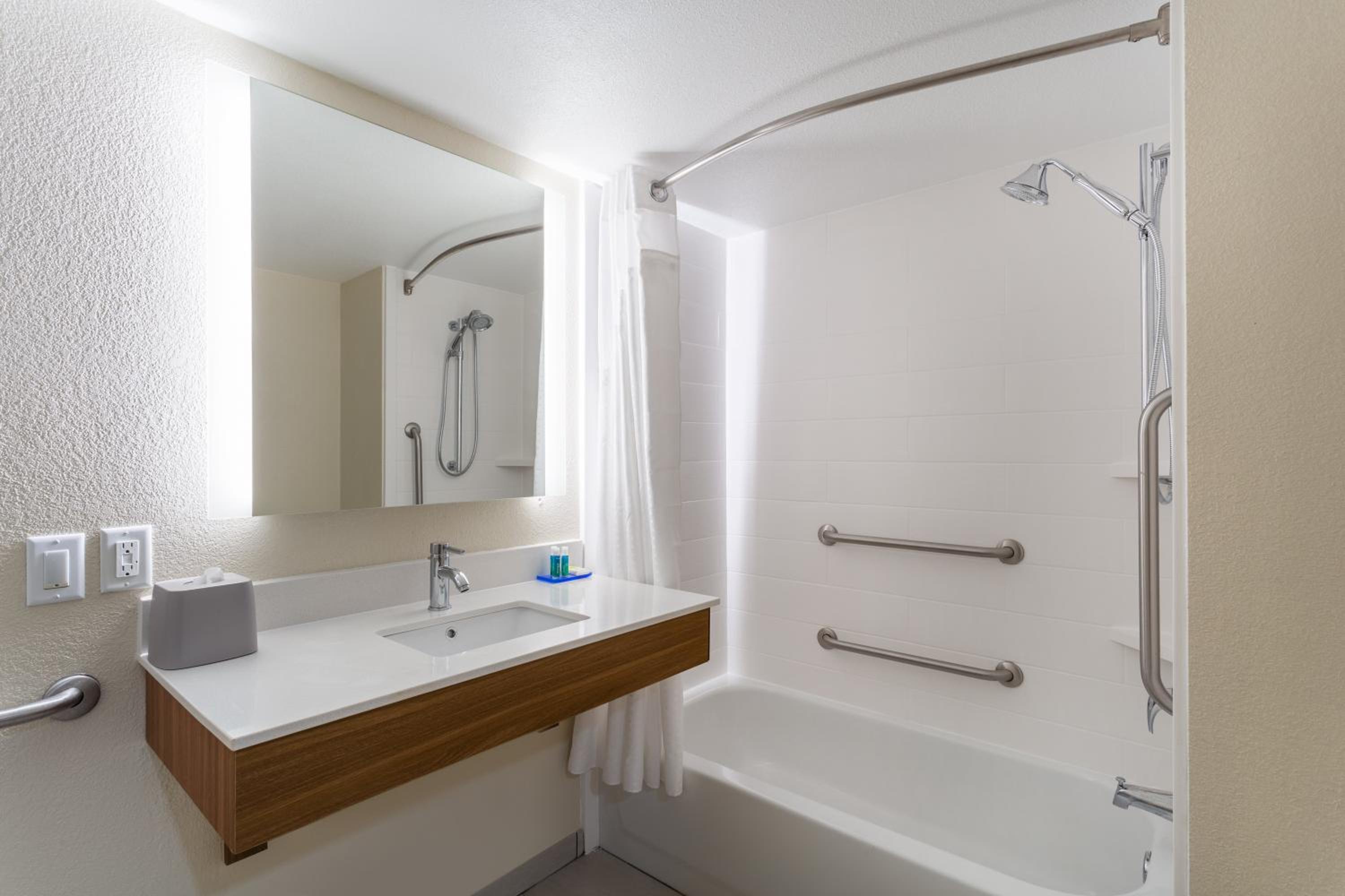 Two-Bedroom Suite - Hearing Accessible - Photo 5