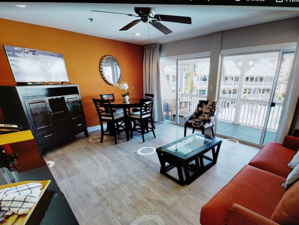 Suite, 1 Bedroom, Kitchen, Poolside photo 2