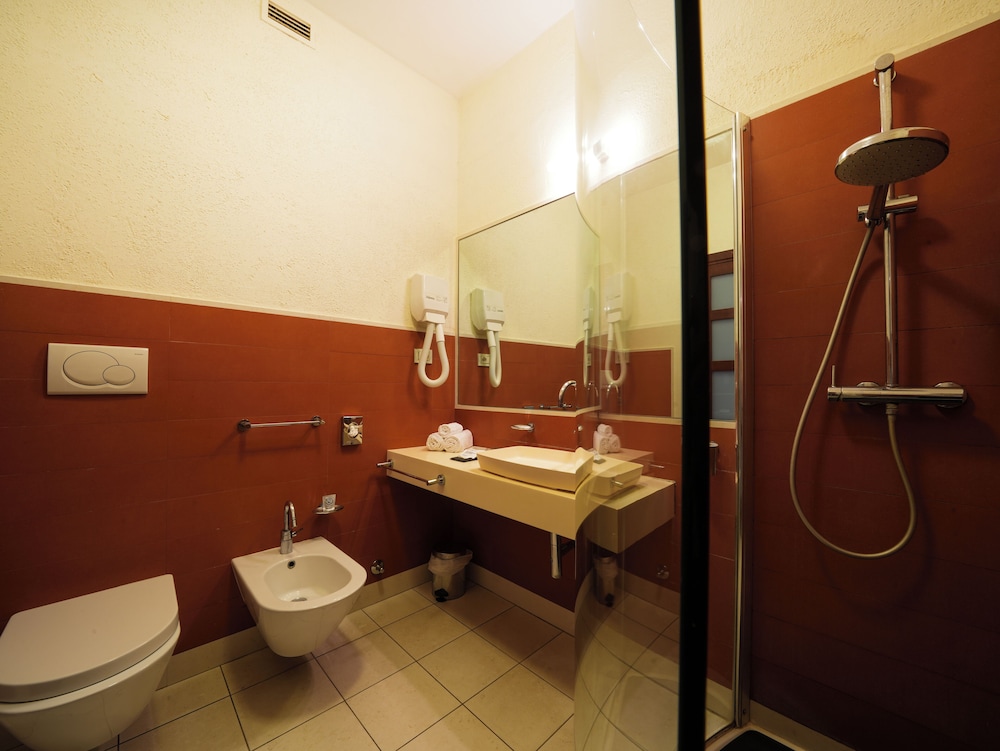 Comfort Room - Photo 3