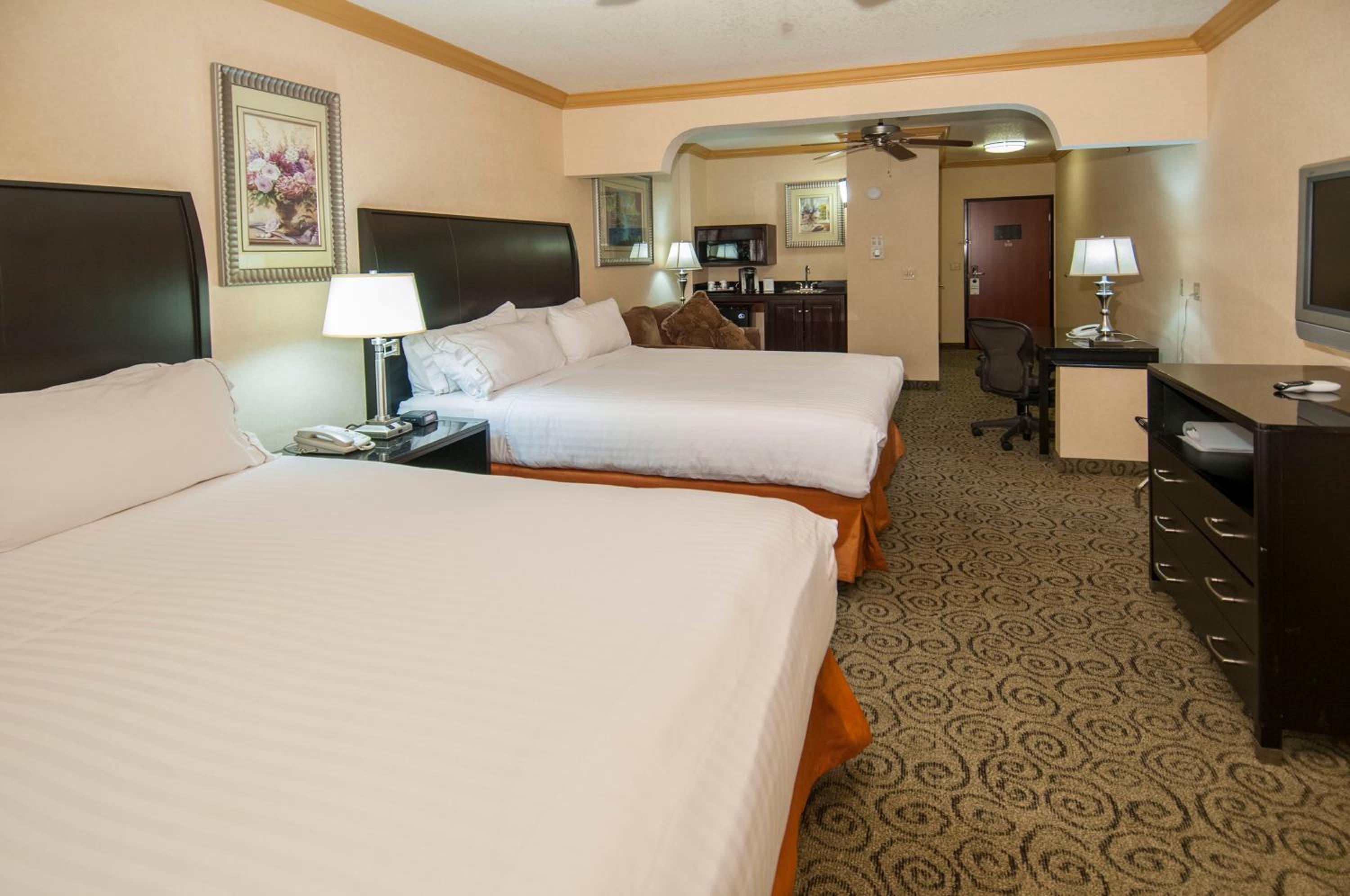 Suite With Two King Beds - Photo 1