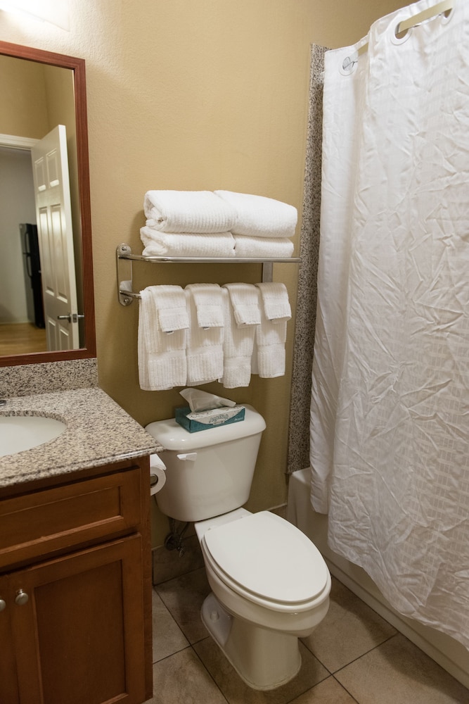 Standard Room, 1 Queen Bed, Non Smoking - Photo 7