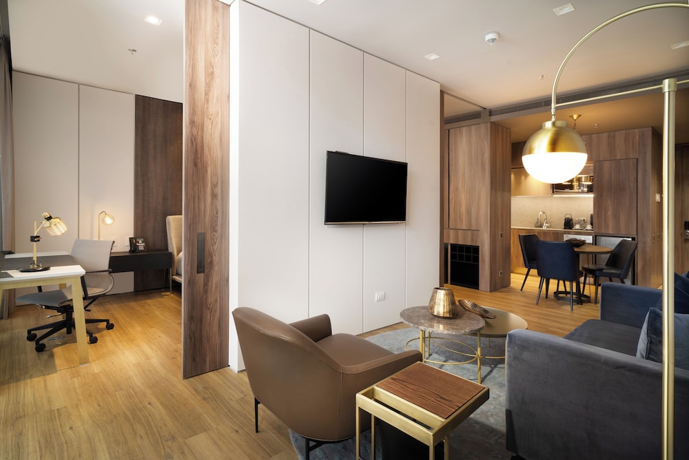 Premier Suite, 1 King Bed (Apartment) - Photo 5