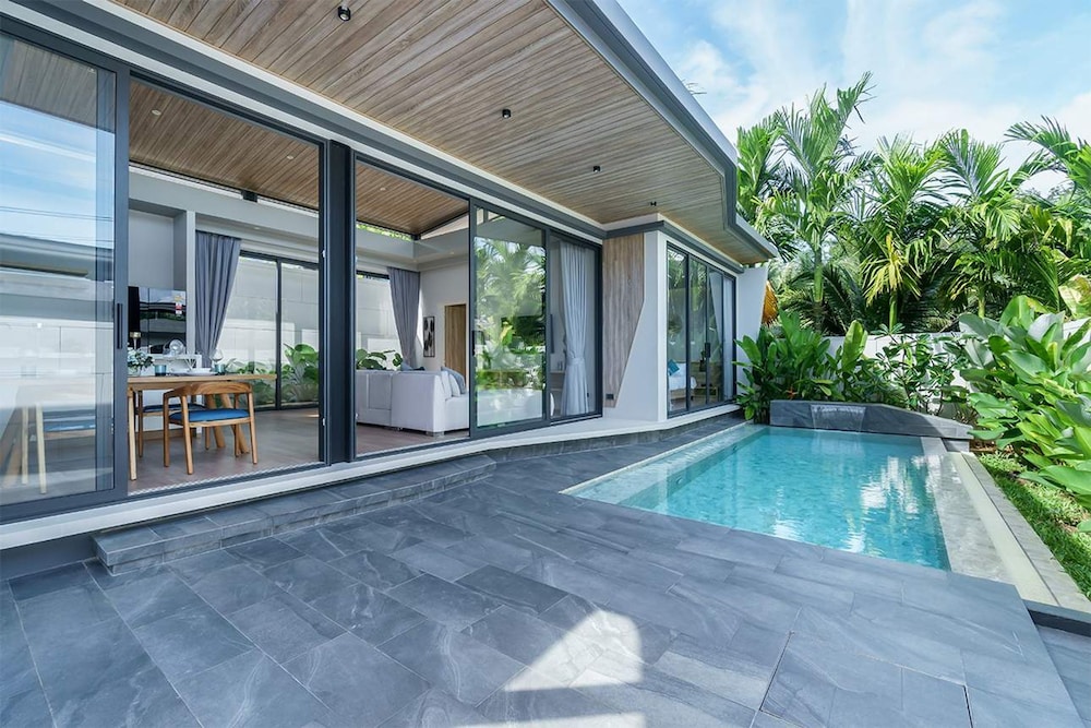 Villa, Smoking photo 3