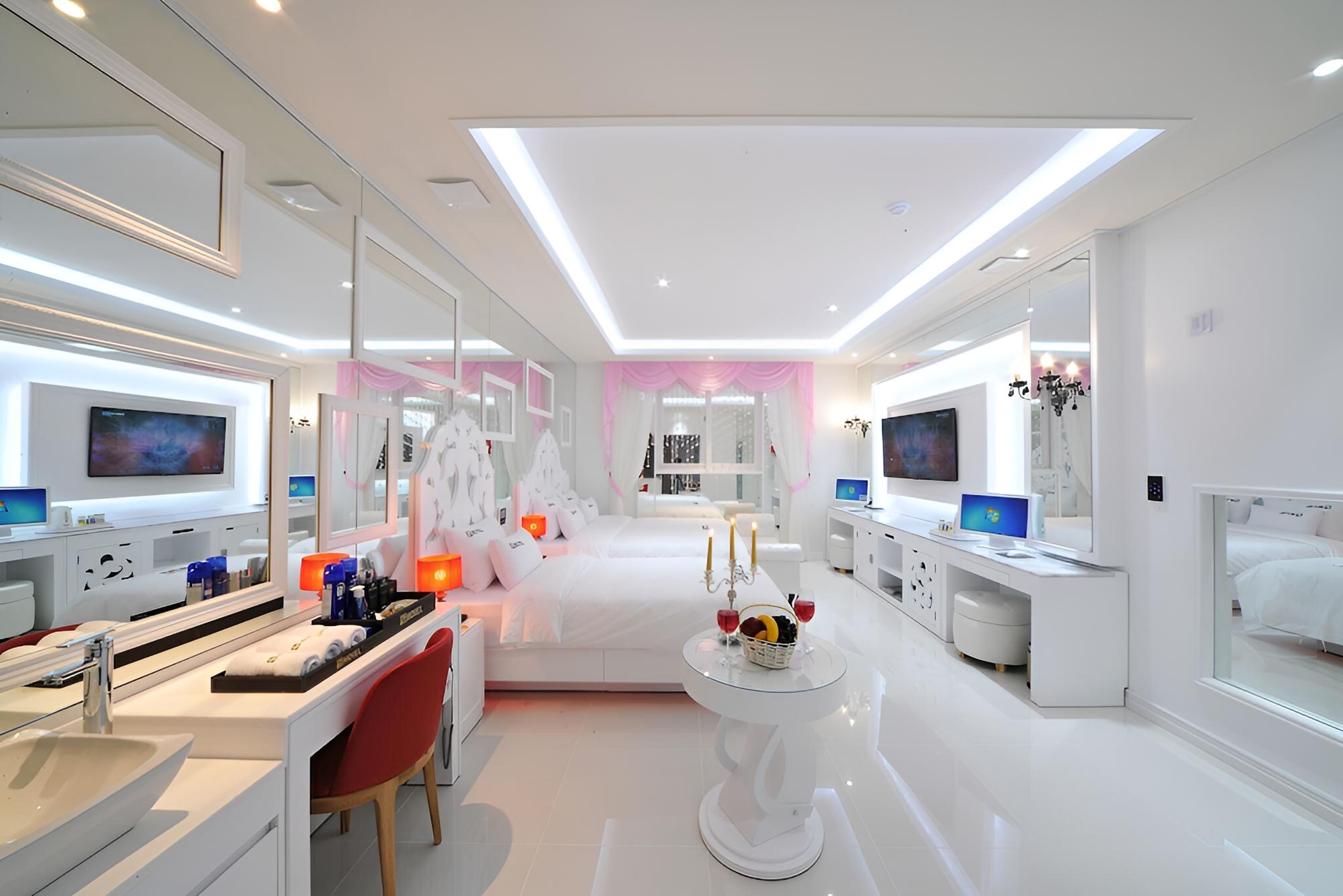 Room (VIP Twin (styler spa bathtub air puri) photo 3