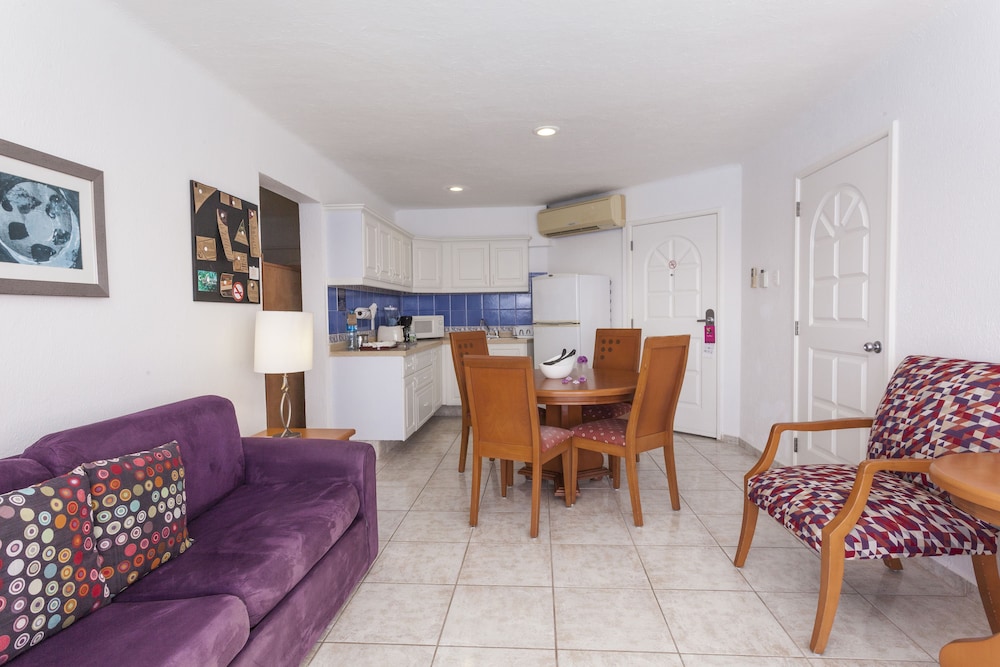 One Bedroom Suite - 1 King Bed