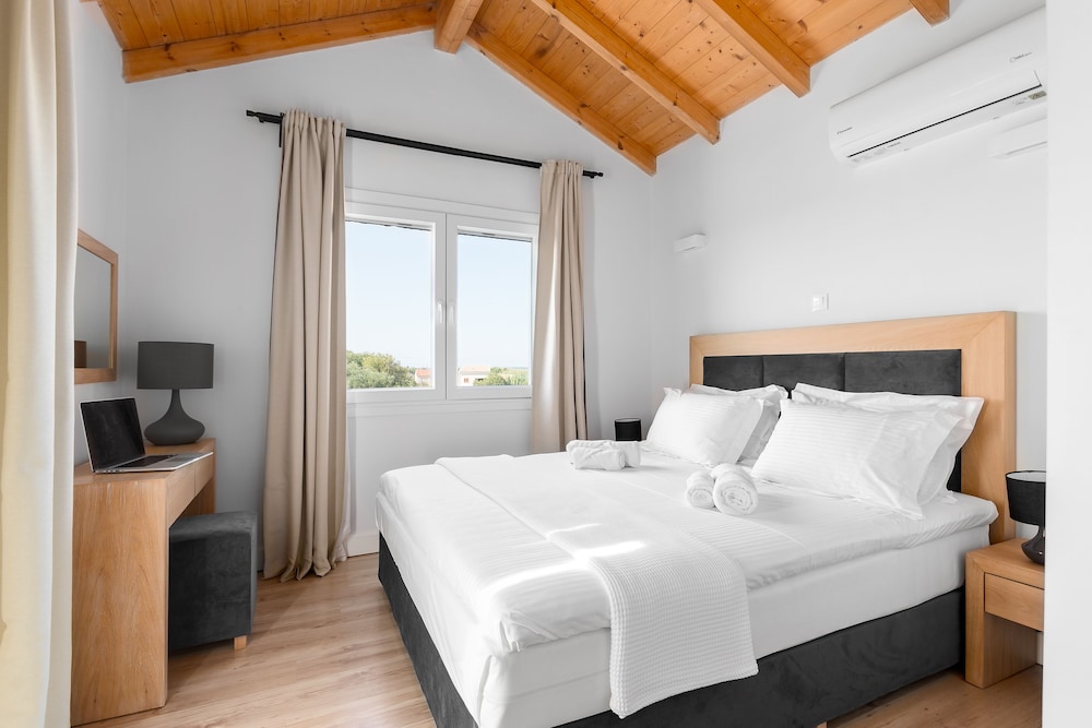 Luxury Villa, 2 Bedrooms photo 3