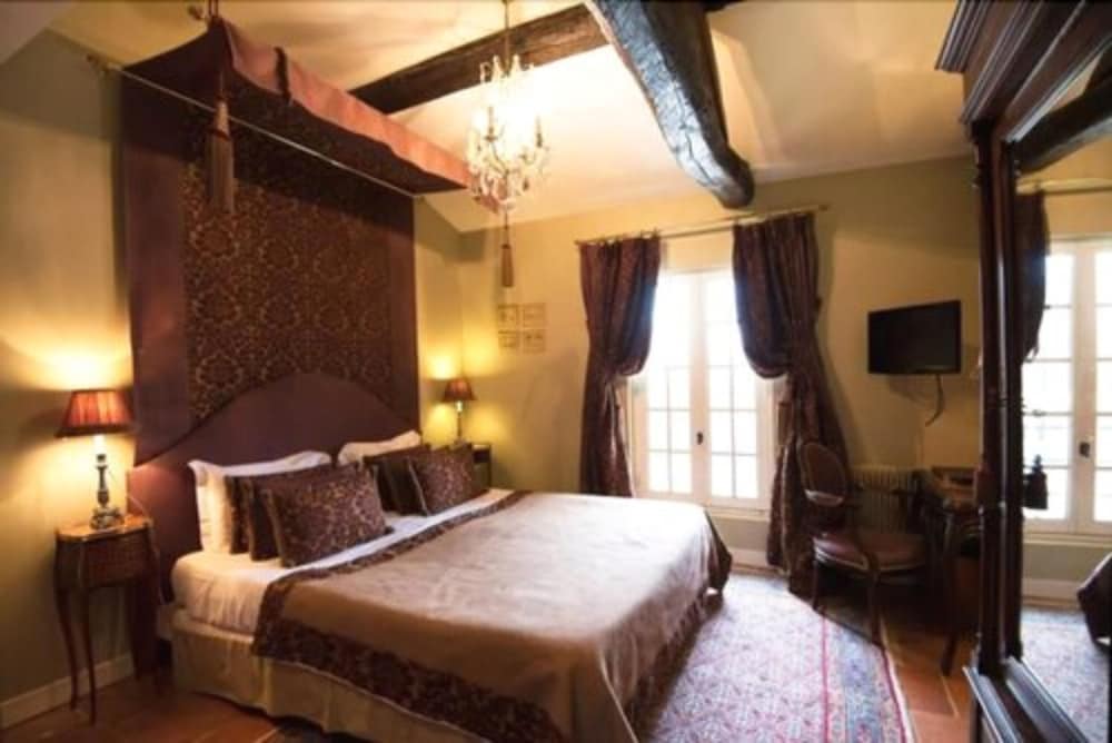 Comfort Room - Photo 1
