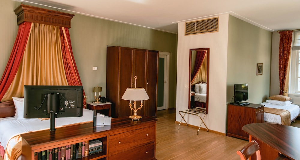 Executive Room, Multiple Beds, Non Smoking - Photo 1