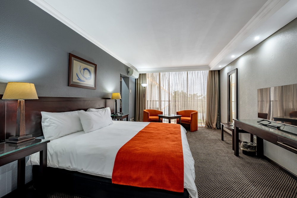 Suite - Photo 1