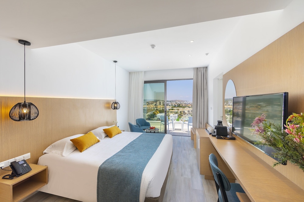 Room, Partial Sea View - Photo 1