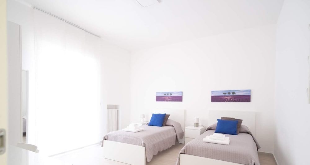 Basic Room, 2 Twin Beds photo 3