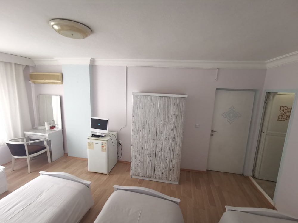 Classic Quadruple Room photo 3