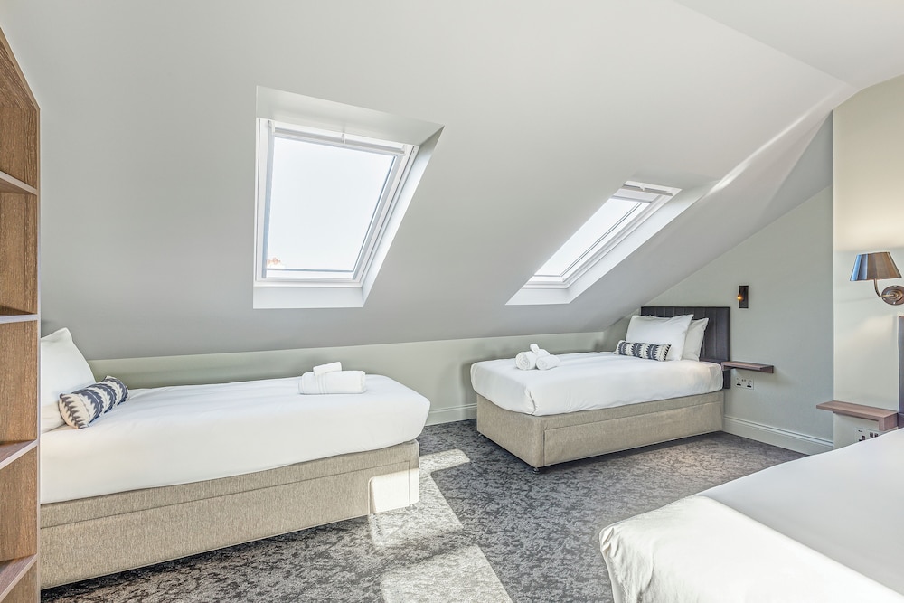 Deluxe Quadruple Room, City View photo 3