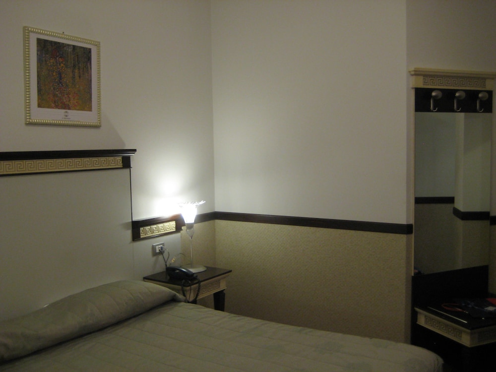 Classic Double or Twin Room - Photo 2