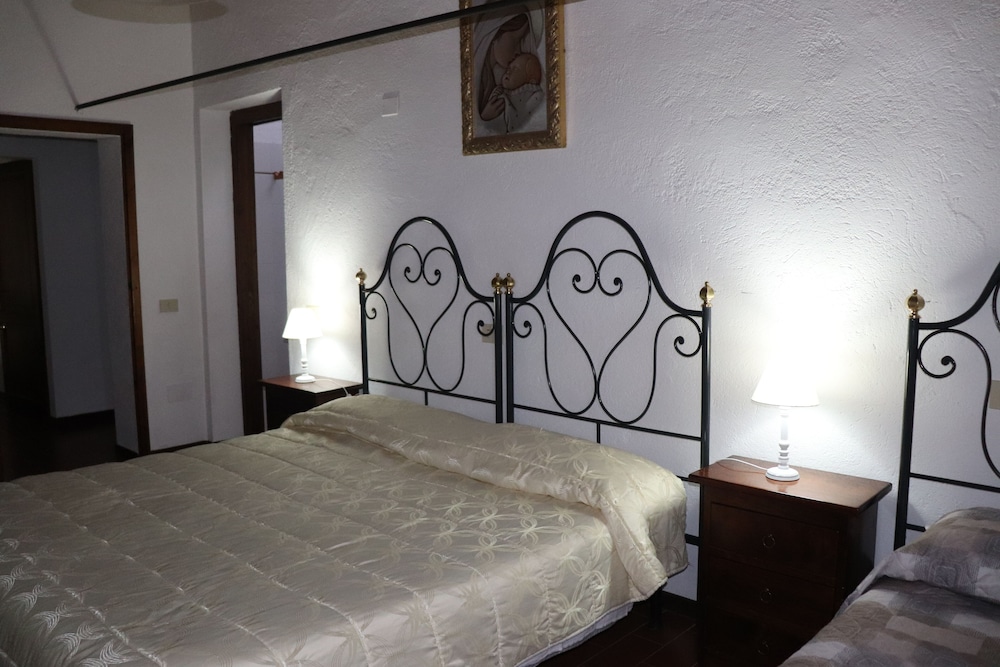 Economy Apartment, 3 Bedrooms, Fireplace, Valley View photo 1