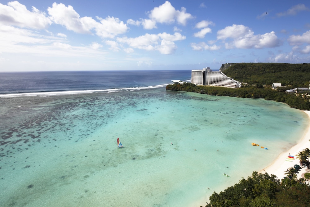 Japanese Suite, Oceanfront, Beach Tower - 4 adults – 2 single beds and 2 Japanese futons photo 3