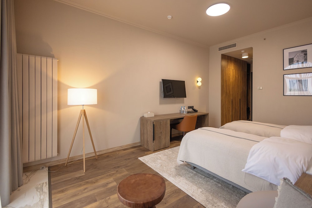 Junior Double or Twin Room photo 2