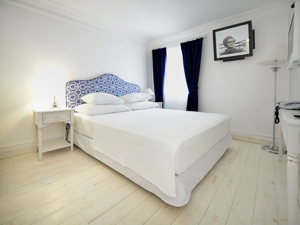 Standard Double Room - Photo 11