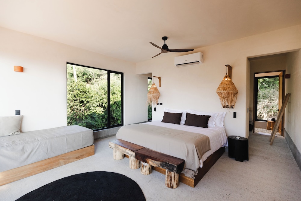 Honeymoon Suite photo 3