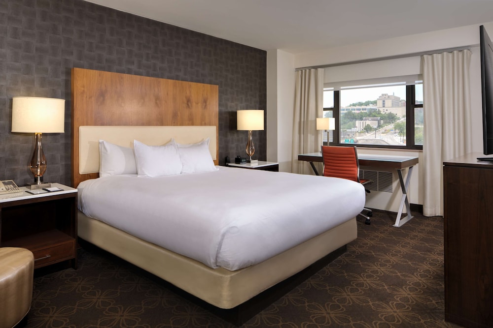 Standard Room, 1 King Bed - Photo 2